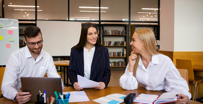 close-up-young-business-person-doing-internship(2) close-up-young-business-person-doing-internship(2)