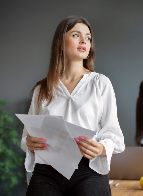 portrait-woman-working-startup-company portrait-woman-working-startup-company